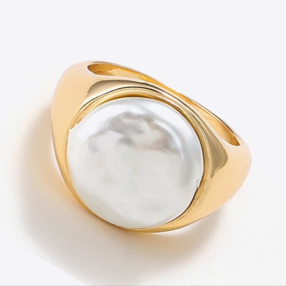 Natural Pearl Ring in 18K Gold Plate Alloy